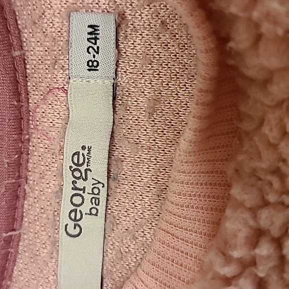 Pink fluffy crew neck sweatshirt with cat face - Picture 2 of 4